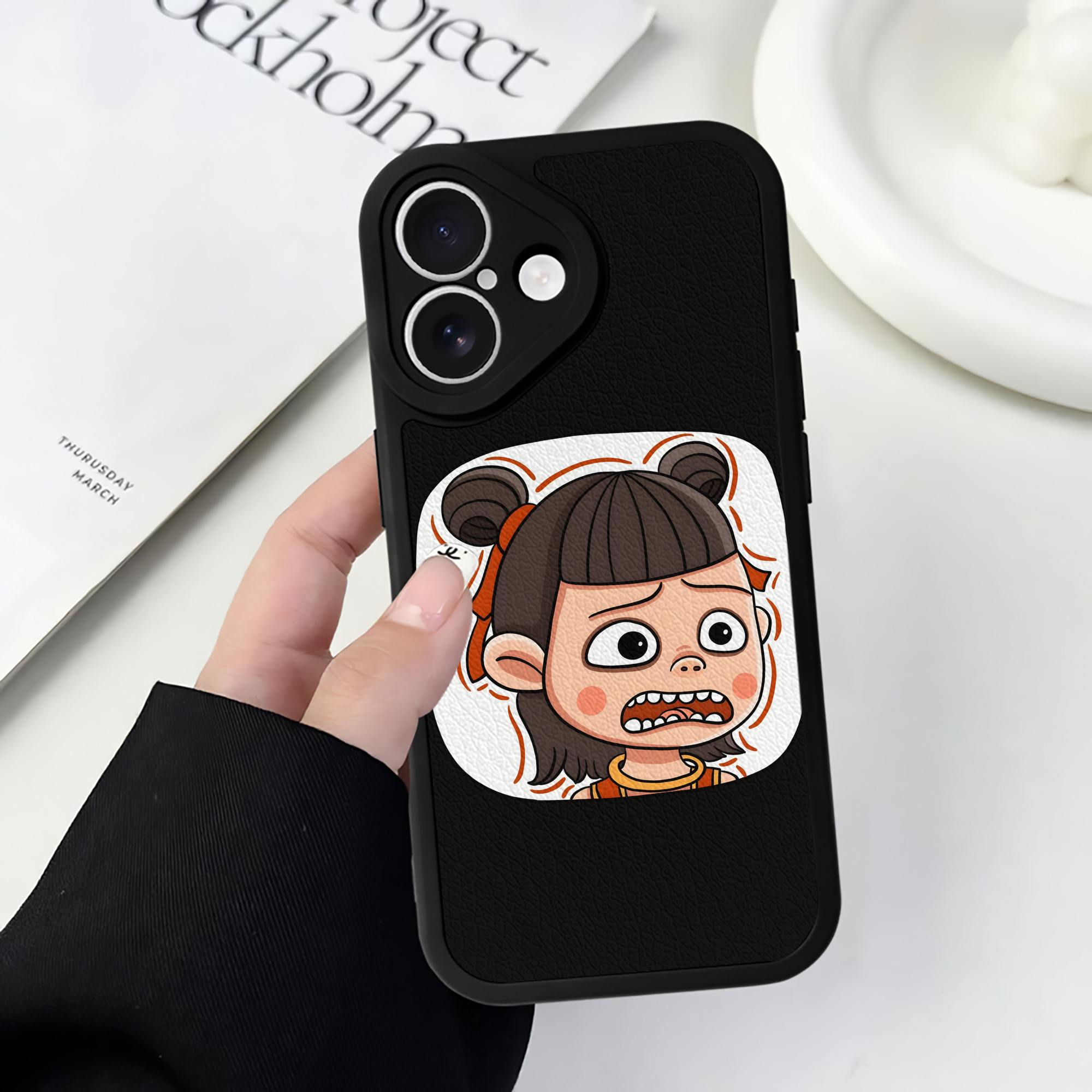 （画像用） Ne Zha 2 ナタ 魔童の大暴れ 【iPhone 16シリーズ対応】シリコンスマホケース（レザー調） 材質：シリコン